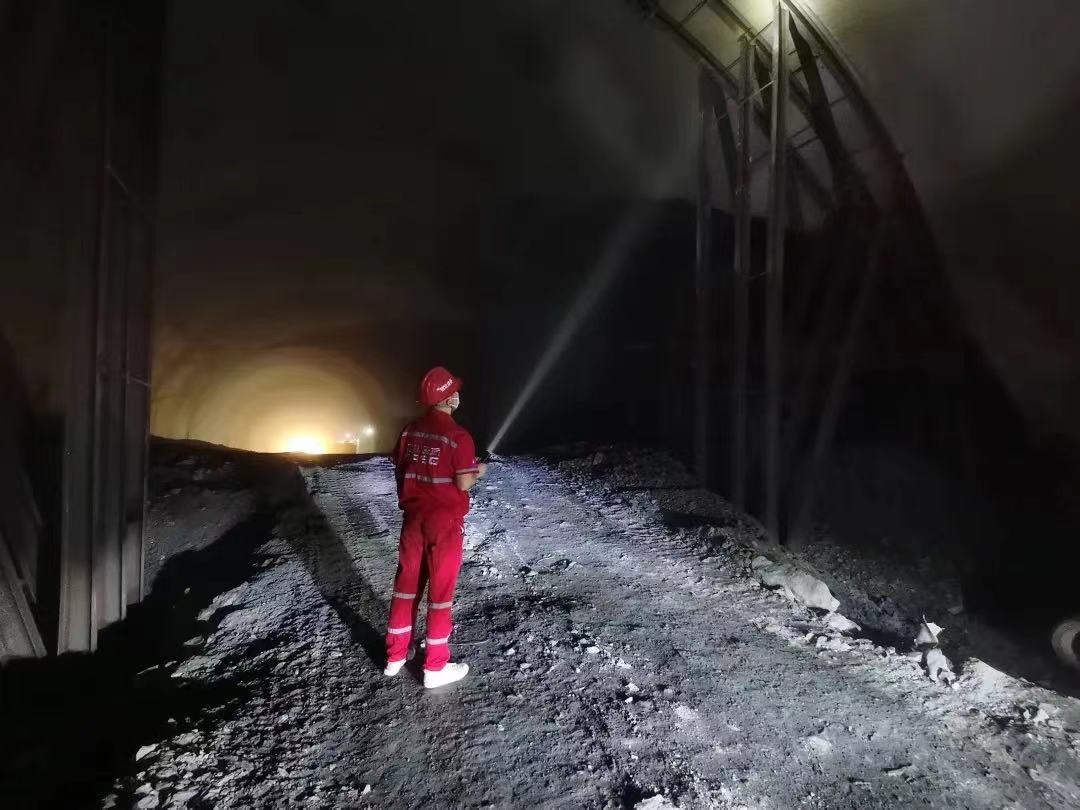 樂漢公司對峨漢高速公路隧道等重點(diǎn)結(jié)構(gòu)物重點(diǎn)部位開展安全隱患排查.jpg